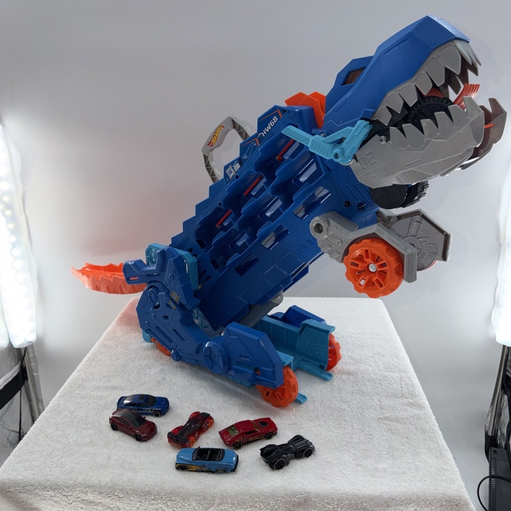 Hot Wheels City Toy Car Track Set, Ultimate T-Rex Transporter, Dinosaur Hauler - Picture 2 of 9